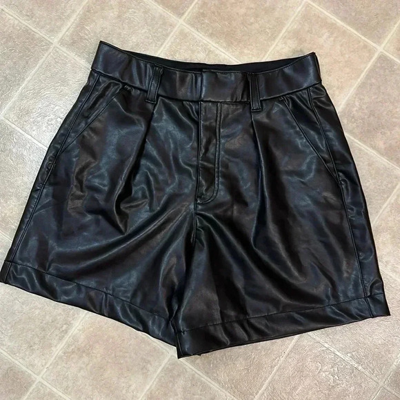 Abercrombie & Fitch Black Women's Shorts - Picture 2 of 6
